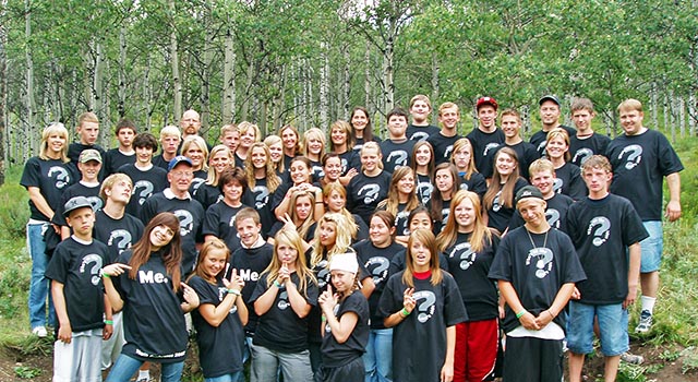 Picture of a youth group (links to the guest roster form)